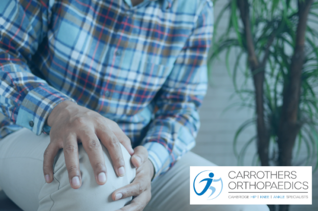 Osteoarthritis Diagnosis and Treatment Timing Man sat down holding knee in pain